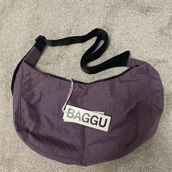 BAGGU Medium Nylon Crescent Bag Dusty Violet - Picture 1 of 4